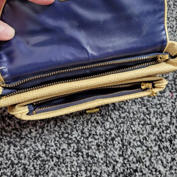 Vintage Woven Straw Embroidered Flower Clutch - Picture 6 of 7